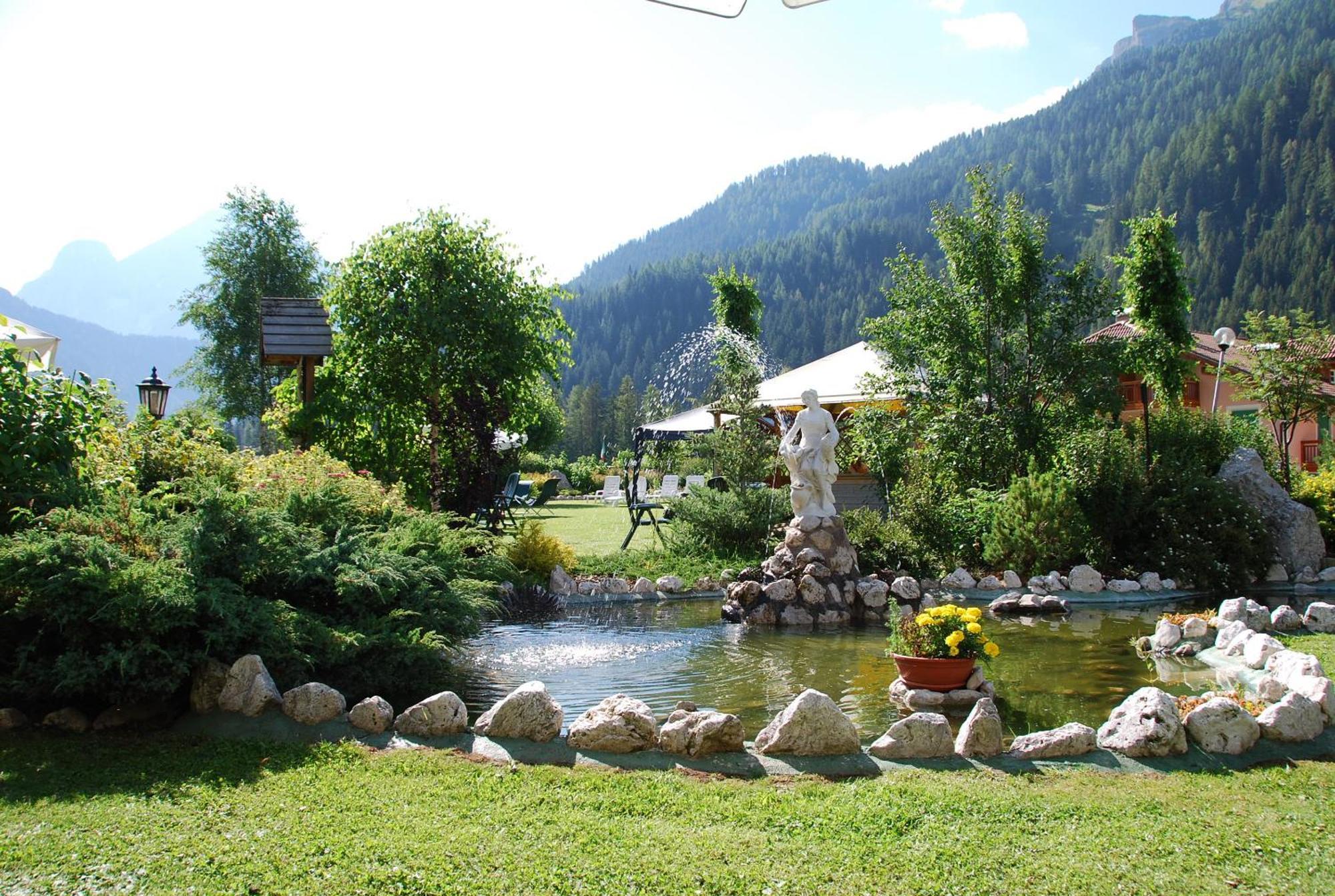 Dolomiten Hotel Irma Canazei Exterior foto